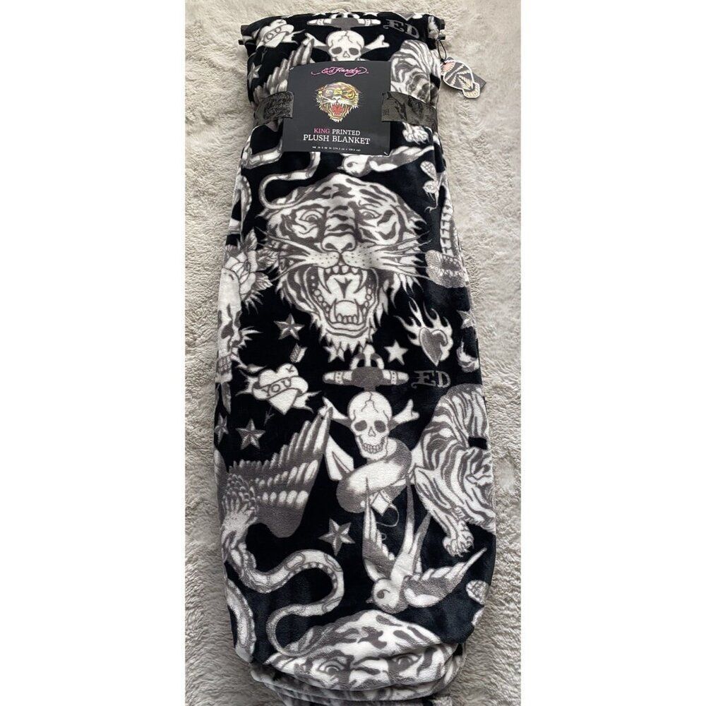 ED HARDY King Size PRINTED Soft Plush Blanket 108” x 90” TATTOO SKULLS Tiger NEW